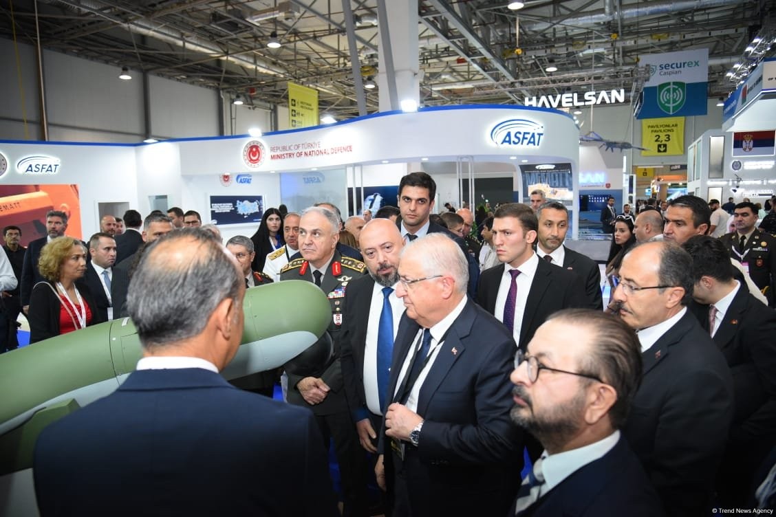 Türkiyənin müdafiə naziri "ADEX-2024” və “Securex Caspian” sərgilərini ziyarət edib