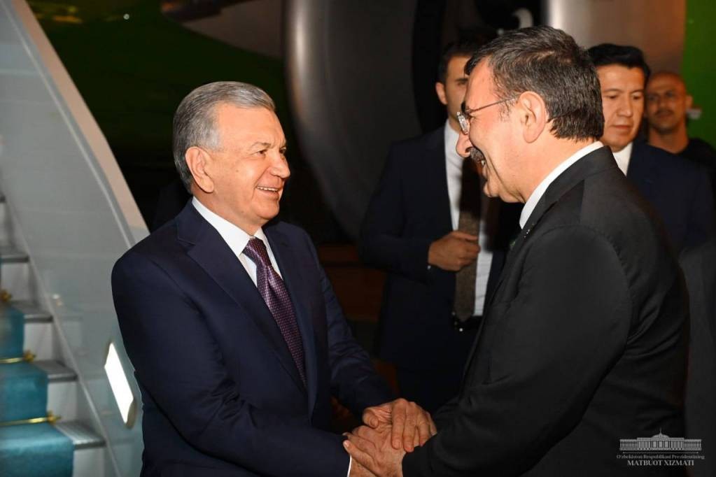 Şavkat Mirziyoyev Türkiyəyə rəsmi səfərə gəlib