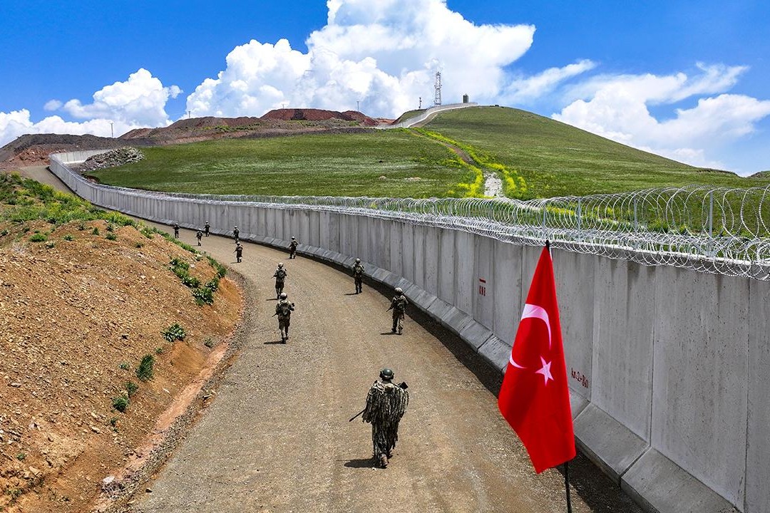 Türkiyə-İran sərhədindəki beton divarının 173 kilometri tamamlanıb