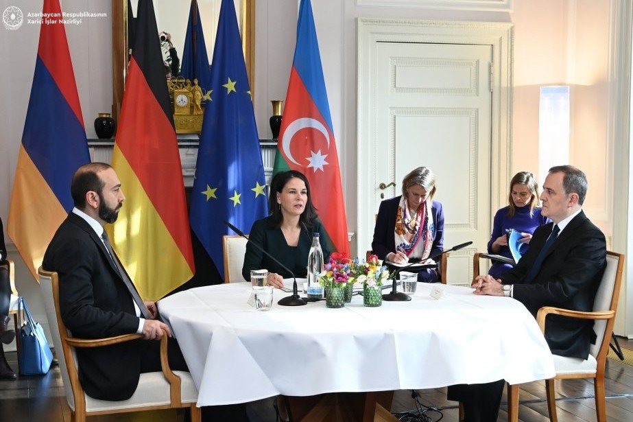 XİN Berlində Azərbaycanla Ermənistan arasında sülh prosesi üzrə aparılan danışıqlar barədə məlumat yayıb