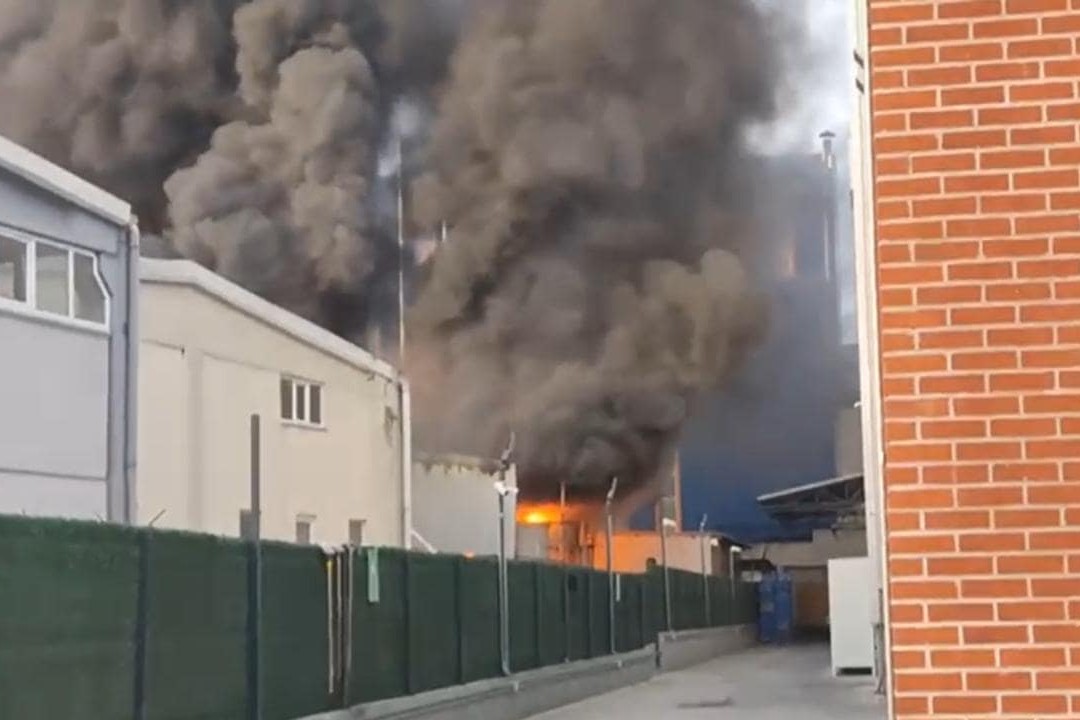 Bursada plastik ehtiyat hissələri fabrikində yanğın baş verib