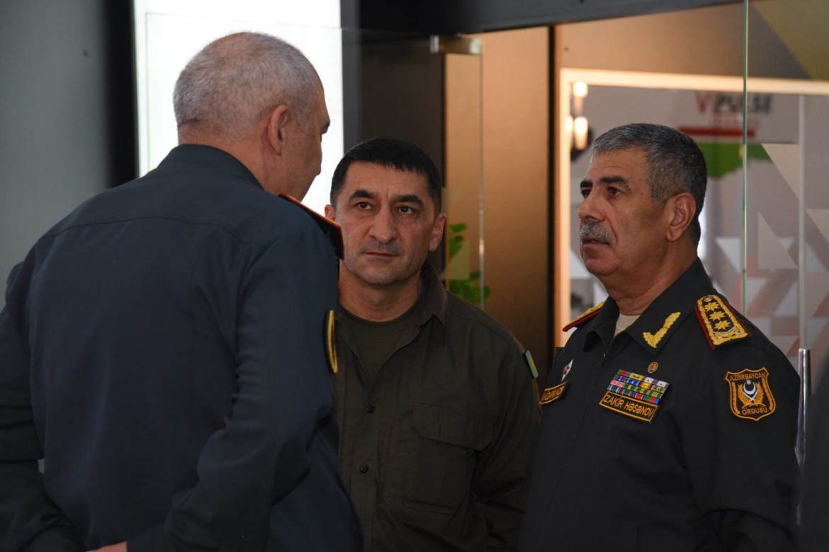 Zakir Həsənov “ADEX-2024” sərgisində müxtəlif ölkələrin məhsulları ilə tanış olub