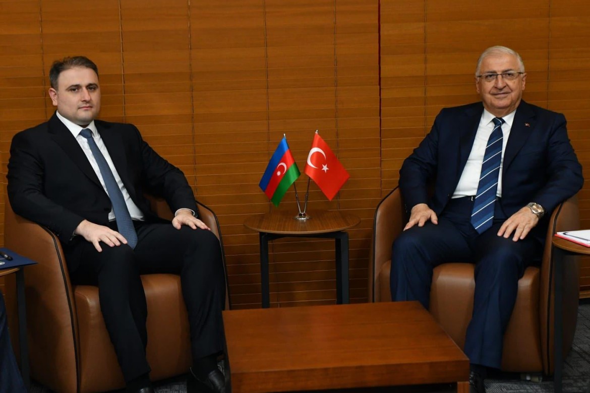 Vüqar Mustafayev Türkiyənin milli müdafiə naziri ilə görüşüb