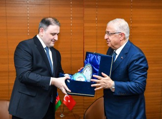 Vüqar Mustafayev Türkiyənin milli müdafiə naziri ilə görüşüb