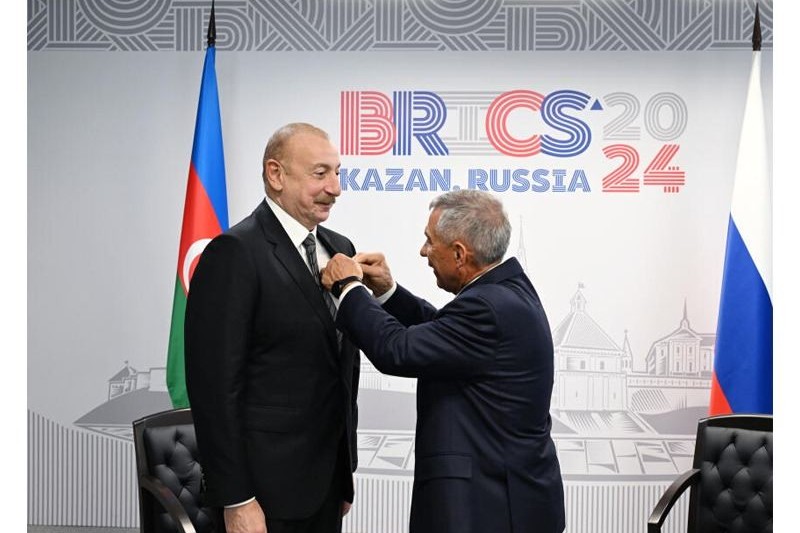 Tatarıstan Respublikasının Rəisi Prezident İlham Əliyevə Dostluq ordenini təqdim edib