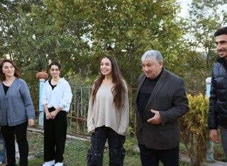 Heydər Əliyev Fondunun vitse-prezidenti Leyla Əliyeva çoban Xanışın ailəsi ilə görüşüb