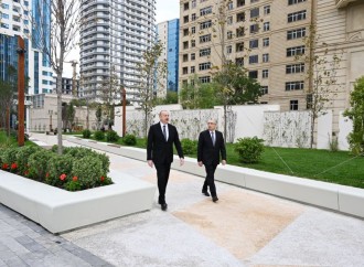 Prezident İlham Əliyev Bakının Nəsimi rayonunda yeni salınan parkda yaradılan şəraitlə tanış olub