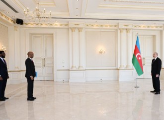 Prezident İlham Əliyev Somalinin Azərbaycanda yeni təyin olunmuş səfirinin etimadnaməsini qəbul edib