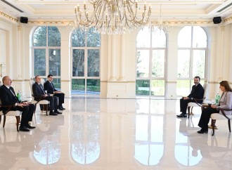 Prezident İlham Əliyev İspaniyanın Azərbaycanda yeni təyin olunmuş səfirinin etimadnaməsini qəbul edib
