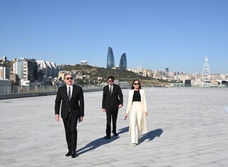 Prezident İlham Əliyev Bakıda Dövlət Bayrağı Meydanında olub, Azərbaycanın üçrəngli Bayrağını ucaldıb