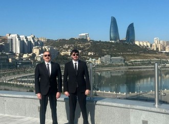 Birinci vitse-prezident Mehriban Əliyeva Bakıda Dövlət Bayrağı Meydanından Prezident İlham Əliyevlə görüntülər paylaşıb
