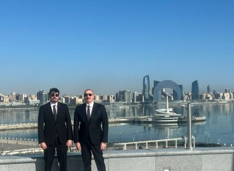 Birinci vitse-prezident Mehriban Əliyeva Bakıda Dövlət Bayrağı Meydanından Prezident İlham Əliyevlə görüntülər paylaşıb