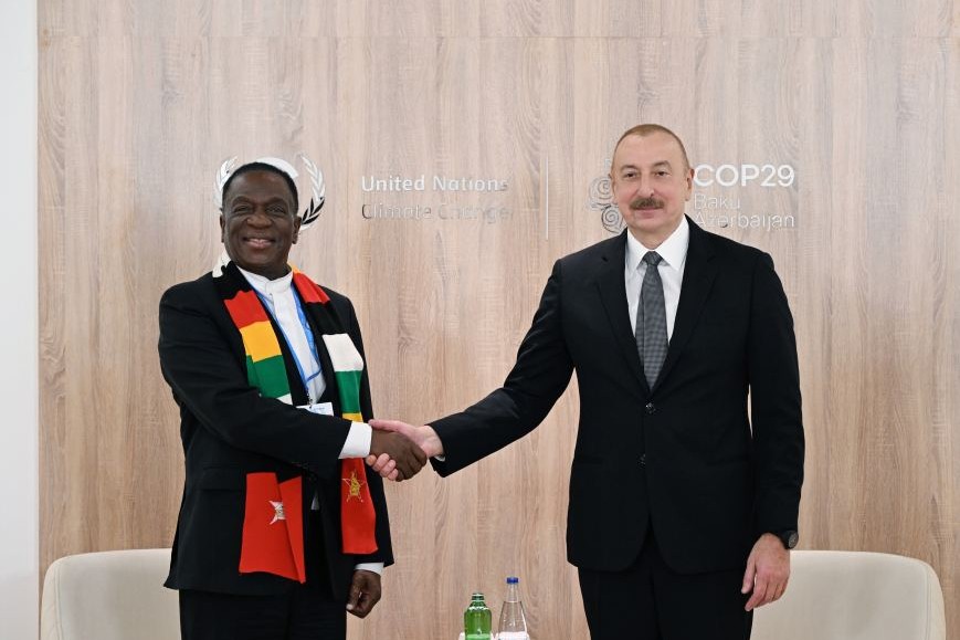 Prezident İlham Əliyev Zimbabve Prezidenti ilə görüşüb