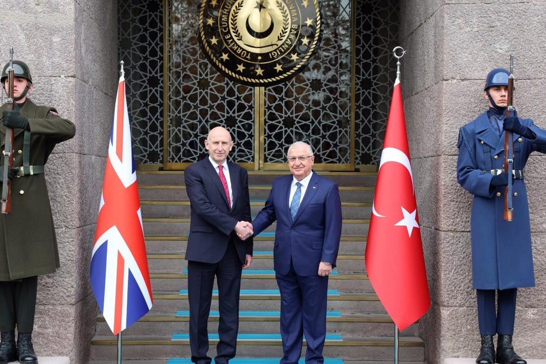 Yaşar Gülər İngiltərəli həmkarı ilə görüşüb