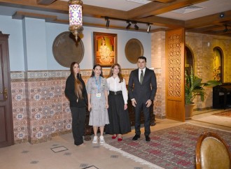 Heydər Əliyev Fondunun vitse-prezidenti Leyla Əliyeva və Bakı Media Mərkəzinin rəhbəri Arzu Əliyeva Milli İncəsənət Muzeyində təşkil olunan sərgiləri ziyarət ediblər