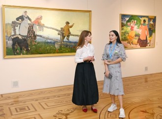Heydər Əliyev Fondunun vitse-prezidenti Leyla Əliyeva və Bakı Media Mərkəzinin rəhbəri Arzu Əliyeva Milli İncəsənət Muzeyində təşkil olunan sərgiləri ziyarət ediblər