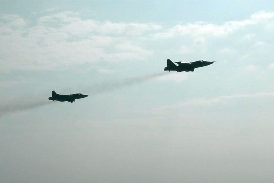 Hərbi pilotların peşəkarlığı artırılır