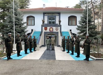 Əlahiddə  Ümumqoşun Ordunun komandanı Türkiyədədir