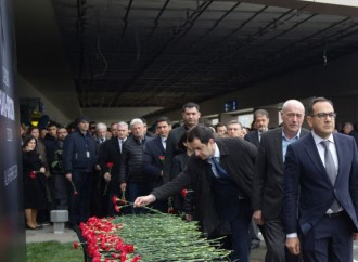 Bakı aeroportunda Aktaudakı təyyarə qəzası ilə bağlı xatirə stendi quraşdırılıb