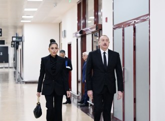 Prezident İlham Əliyev və Birinci xanım Mehriban Əliyeva təyyarə qəzasında həlak olan ekipaj üzvlərinin vida mərasimində iştirak ediblər