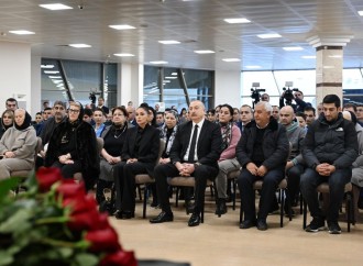 Prezident İlham Əliyev və Birinci xanım Mehriban Əliyeva təyyarə qəzasında həlak olan ekipaj üzvlərinin vida mərasimində iştirak ediblər
