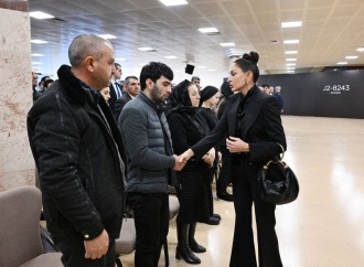 Prezident İlham Əliyev və Birinci xanım Mehriban Əliyeva təyyarə qəzasında həlak olan ekipaj üzvlərinin vida mərasimində iştirak ediblər