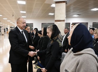 Prezident İlham Əliyev və Birinci xanım Mehriban Əliyeva təyyarə qəzasında həlak olan ekipaj üzvlərinin vida mərasimində iştirak ediblər