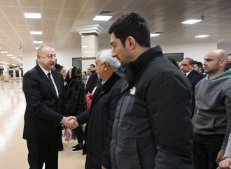 Prezident İlham Əliyev və Birinci xanım Mehriban Əliyeva təyyarə qəzasında həlak olan ekipaj üzvlərinin vida mərasimində iştirak ediblər
