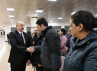 Prezident İlham Əliyev və Birinci xanım Mehriban Əliyeva təyyarə qəzasında həlak olan ekipaj üzvlərinin vida mərasimində iştirak ediblər