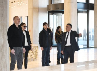 Prezident İlham Əliyev və Birinci xanım Mehriban Əliyeva Şahdağda “Lakeside” hotelində aparılmış işlərlə və “Xizək klubu” binasının tikintisi ilə tanış olublar