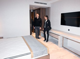 Prezident İlham Əliyev və Birinci xanım Mehriban Əliyeva Şahdağda “Lakeside” hotelində aparılmış işlərlə və “Xizək klubu” binasının tikintisi ilə tanış olublar