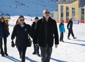 Prezident İlham Əliyev və Birinci xanım Mehriban Əliyeva Şahdağda “Lakeside” hotelində aparılmış işlərlə və “Xizək klubu” binasının tikintisi ilə tanış olublar