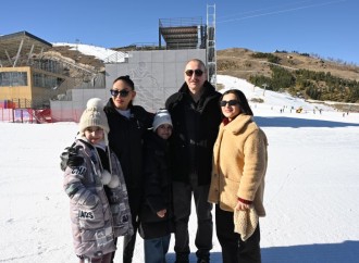 Prezident İlham Əliyev və Birinci xanım Mehriban Əliyeva Şahdağda “Lakeside” hotelində aparılmış işlərlə və “Xizək klubu” binasının tikintisi ilə tanış olublar