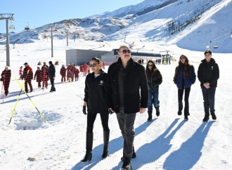 Prezident İlham Əliyev və Birinci xanım Mehriban Əliyeva Şahdağda “Lakeside” hotelində aparılmış işlərlə və “Xizək klubu” binasının tikintisi ilə tanış olublar