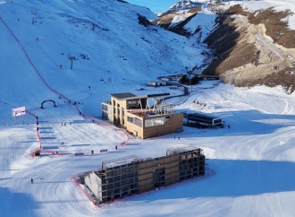 Prezident İlham Əliyev və Birinci xanım Mehriban Əliyeva Şahdağda “Lakeside” hotelində aparılmış işlərlə və “Xizək klubu” binasının tikintisi ilə tanış olublar