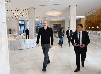Prezident İlham Əliyev və Birinci xanım Mehriban Əliyeva Şahdağda “Lakeside” hotelində aparılmış işlərlə və “Xizək klubu” binasının tikintisi ilə tanış olublar