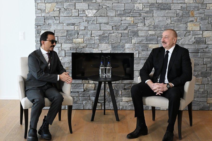 Prezident İlham Əliyev Davosda “DP World” şirkətlər qrupunun sədri və icraçı direktoru ilə görüşüb