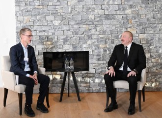Prezident İlham Əliyev Davosda “Carlsberg Group” şirkətinin Baş icraçı direktoru Yakob Aarup-Andersen ilə görüşüb
