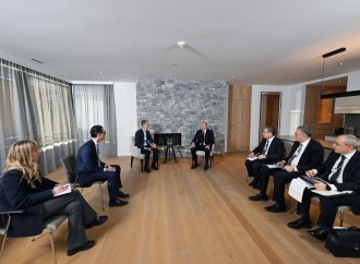 Prezident İlham Əliyev Davosda “Carlsberg Group” şirkətinin Baş icraçı direktoru Yakob Aarup-Andersen ilə görüşüb