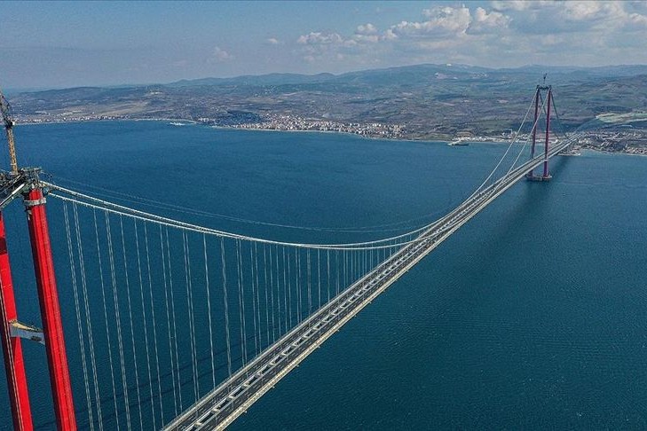 Çanaqqala boğazı duman səbəbindən gəmi keçidinə bağlanıb