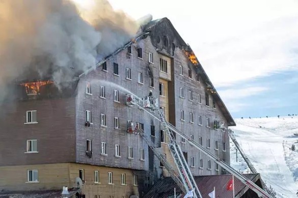 Türkiyədə 78 nəfərin öldüyü otel yanğını məhkəməsi davam edir