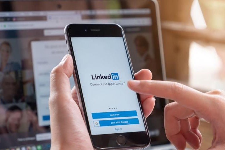 LinkedIn icazəsiz şəxsi məlumat paylaşımına görə məhkəməyə verilib