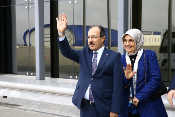 Çörək kəsdiyim dostlarım əlvida - Cahit Bağcı