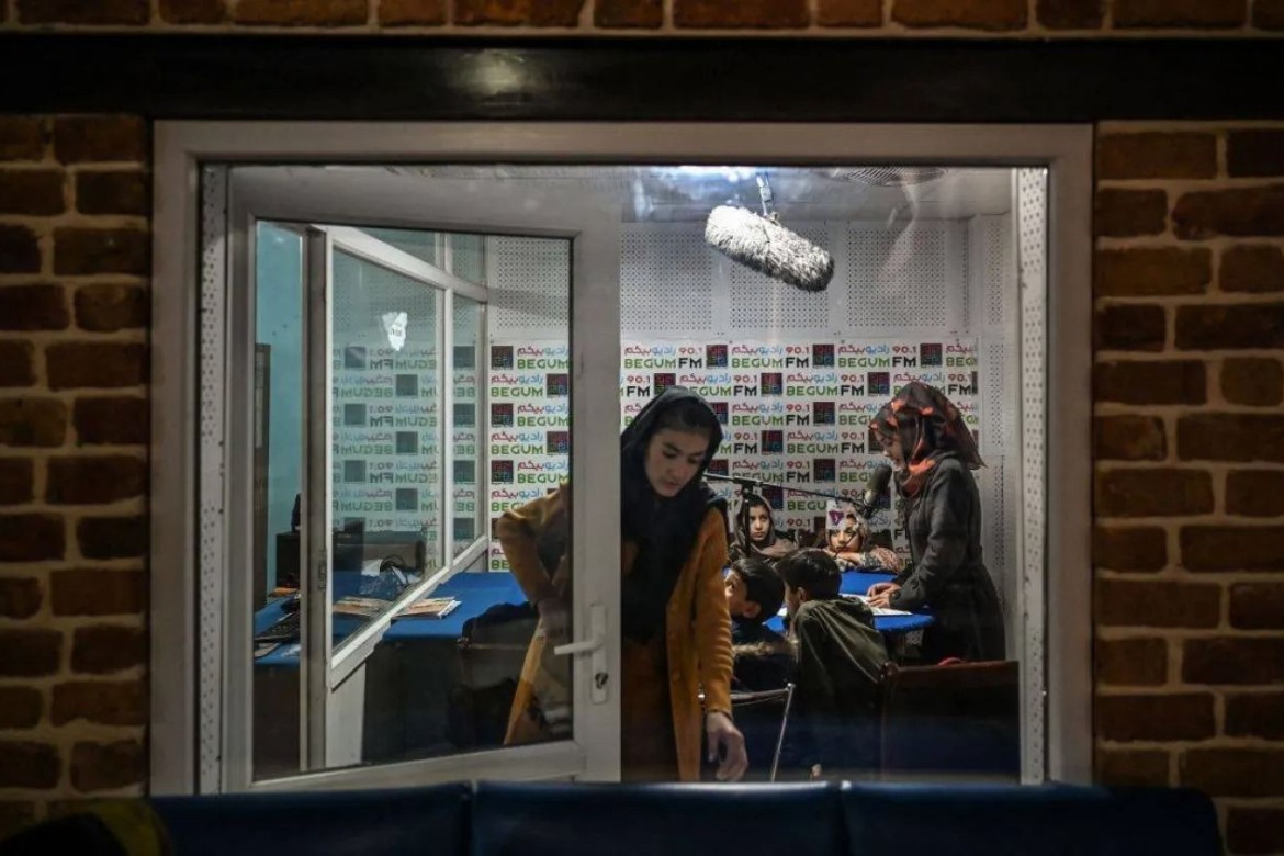 Əfqanıstan hakimiyyəti qadın radiosunun yayımını dayandırıb