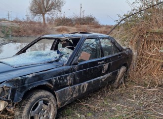 Neftçalada avtomobil aşıb, sürücü xəsarət alıb