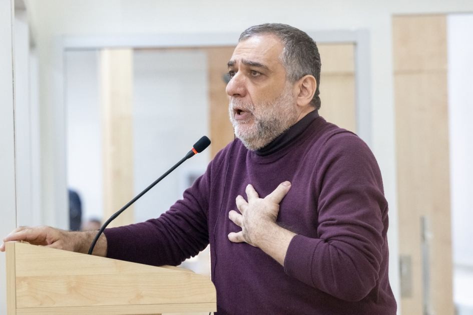 Vardanyan işğal edilmiş ərazilərdə qanunsuz silahlı birləşmələr tərəfindən istifadəsi nəzərdə tutulan helikopter tipli PUA-ları istehsal edəcək zavodun inşasını planlaşdırmaqda ittiham edilir