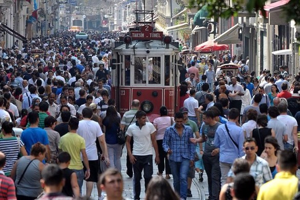 Türkiyədə xoşbəxt insanların faizi azalıb