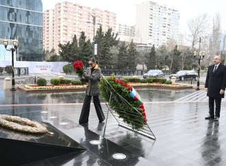 Prezident İlham Əliyev və Birinci xanım Mehriban Əliyeva Xocalı soyqırımı abidəsini ziyarət ediblər