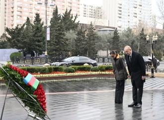 Prezident İlham Əliyev və Birinci xanım Mehriban Əliyeva Xocalı soyqırımı abidəsini ziyarət ediblər