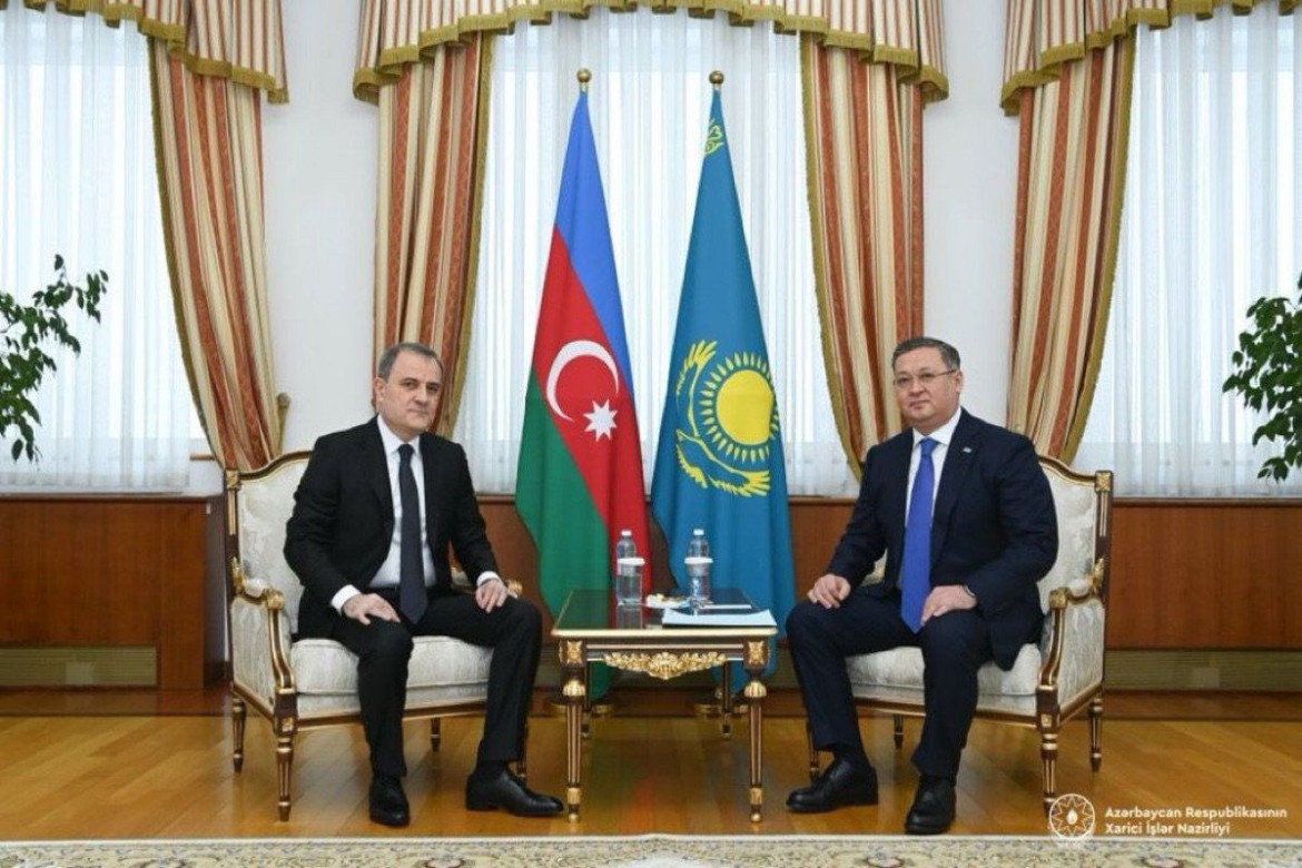 Azərbaycan və Qazaxıstan XİN rəhbərlərinin təkbətək görüşü başlayıb